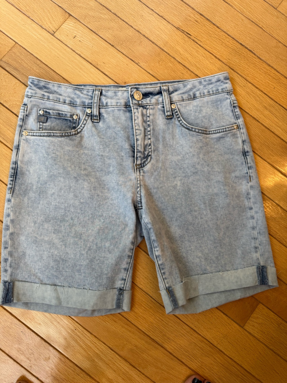 Seven 7 Size 4 Light Wash Rolled Hem Relaxed Bermuda Denim Shorts.8” Inseam NWOT